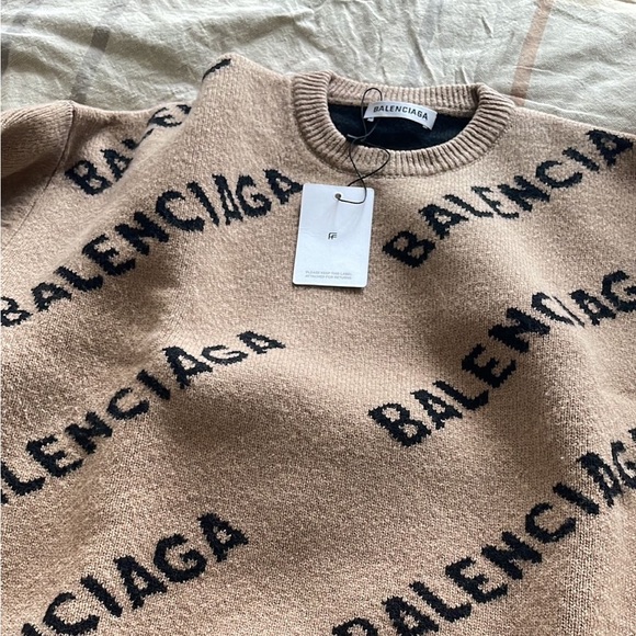 Balenciaga sweater - Picture 2 of 8